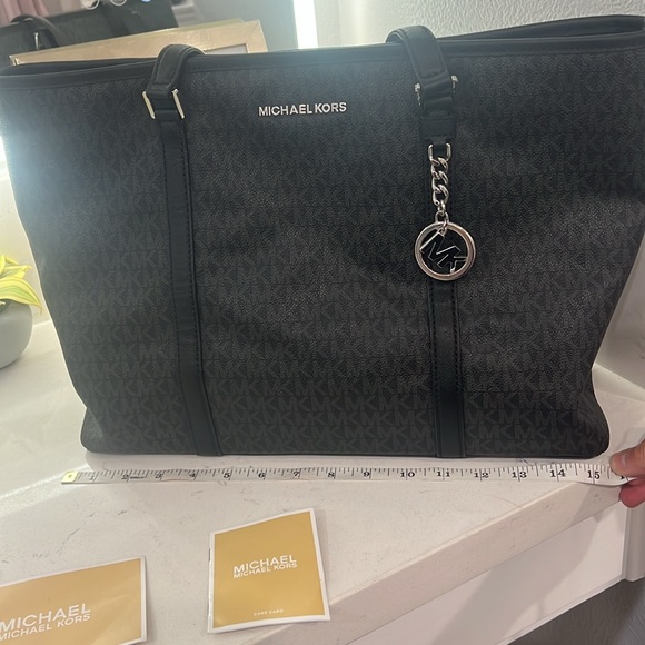 Michael Kors laptop bag EUC black with gray MK and silver hardware - Picture 4 of 14